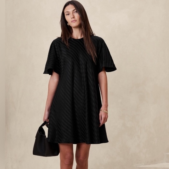 NWT! Banana Republic Black Stripe Viscose-Linen Mini Dress - Size Medium 🦋 - Picture 1 of 6